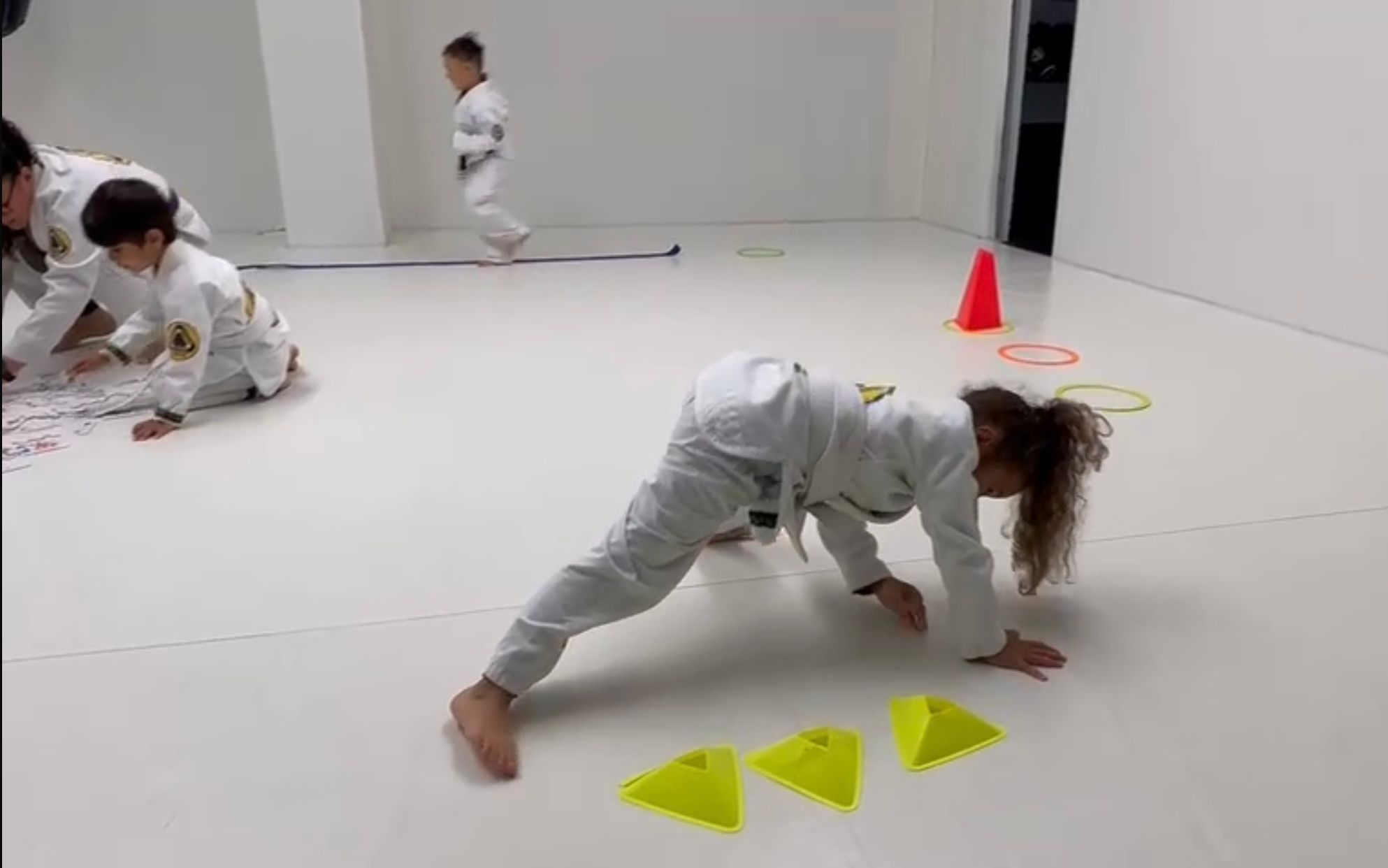 Enfants pratiquant des jeux sportifs Moov'Kids